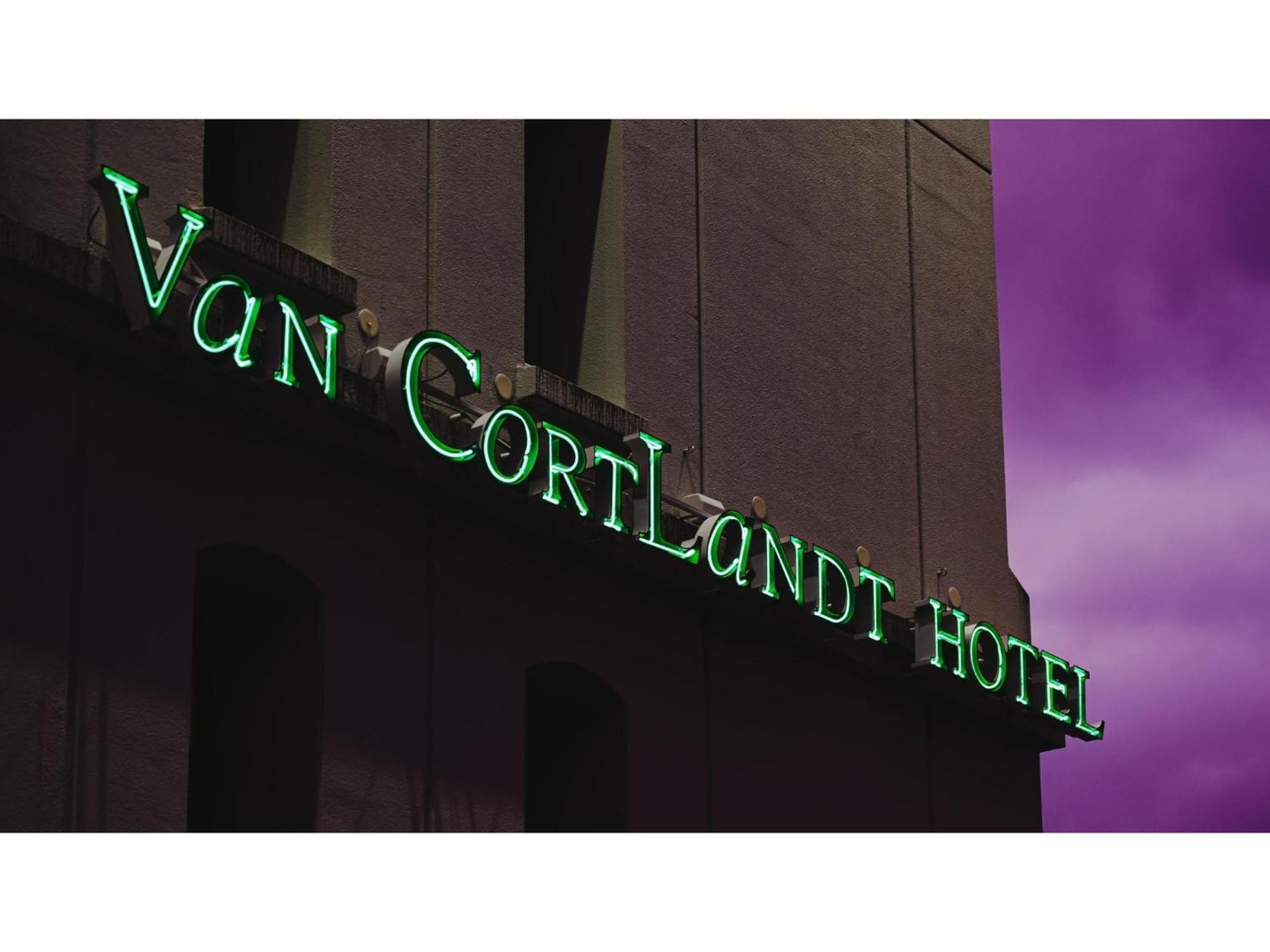 Van Cortlandt Hotel Aira Екстериор снимка